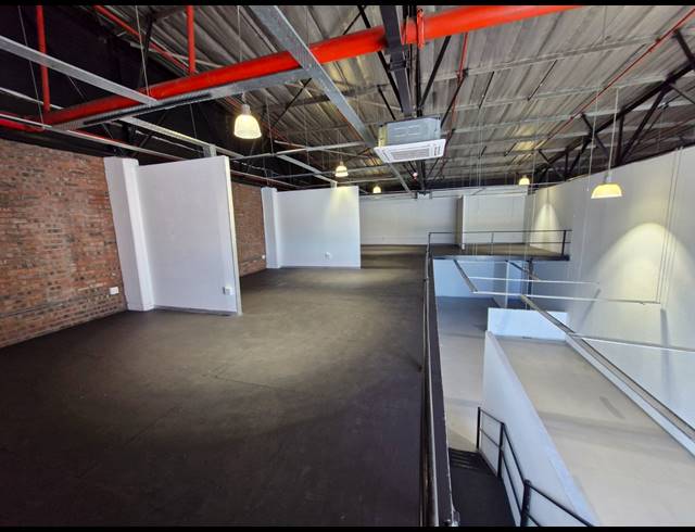 372M² SHOWROOM TO LET IN KRAMERVILLE